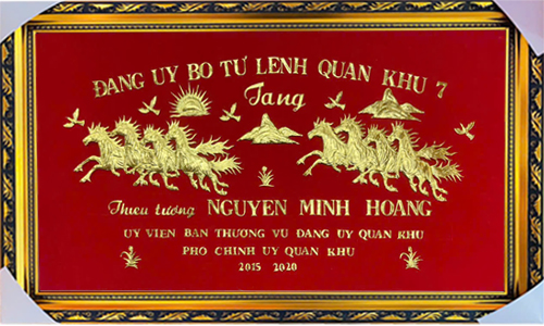 Khánh vàng chữ theo yêu cầu khách 29| khanhvangngocmy.com