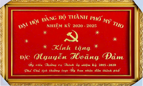 Khánh vàng chữ theo yêu cầu khách 32| khanhvangngocmy.com