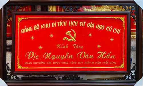 Khánh vàng chữ theo yêu cầu khách 38| khanhvangngocmy.com