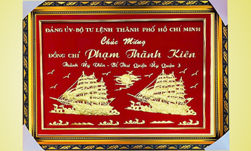 Khánh vàng chữ theo yêu cầu khách 61| khanhvangngocmy.com